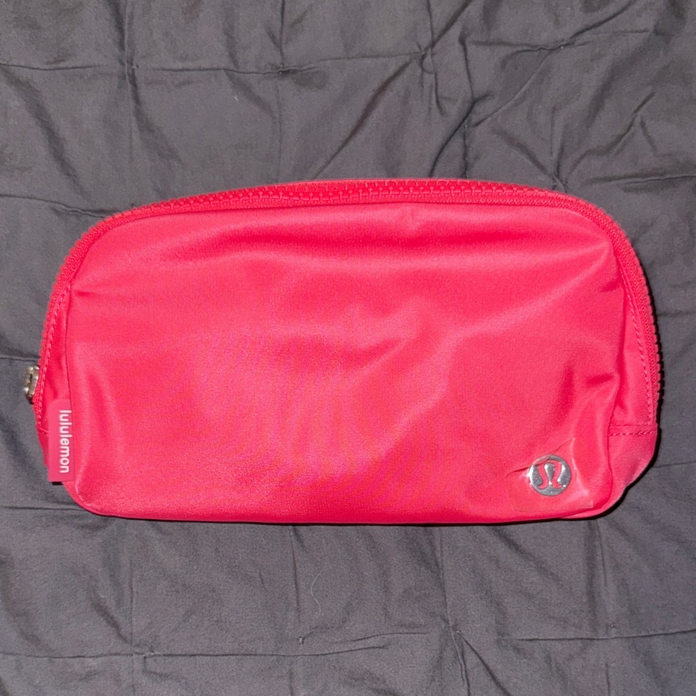 Lululemon 1 L everywhere belt bag